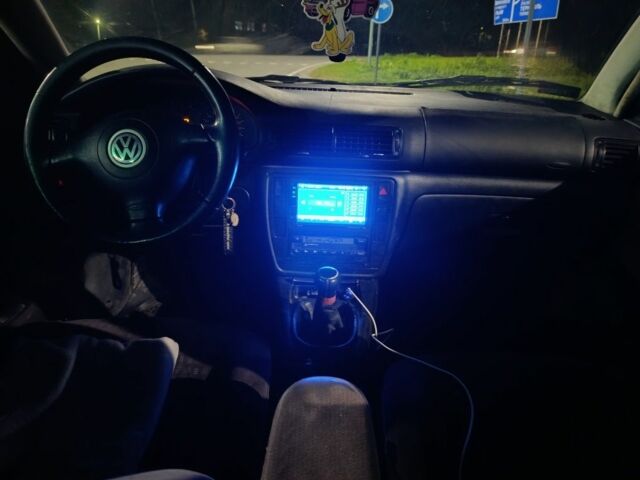 Чорний Фольксваген Пассат, об'ємом двигуна 1 л та пробігом 38 тис. км за 2214 $, фото 5 на Automoto.ua