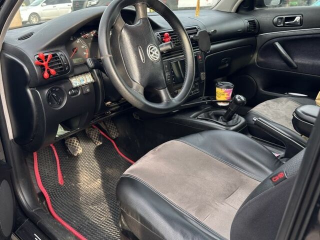 Чорний Фольксваген Пассат, об'ємом двигуна 1.8 л та пробігом 316 тис. км за 3800 $, фото 2 на Automoto.ua