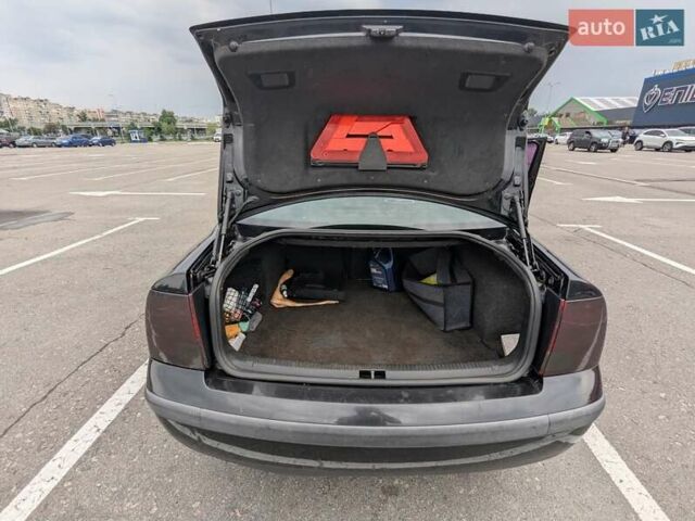 Чорний Фольксваген Пассат, об'ємом двигуна 1.8 л та пробігом 140 тис. км за 3500 $, фото 21 на Automoto.ua