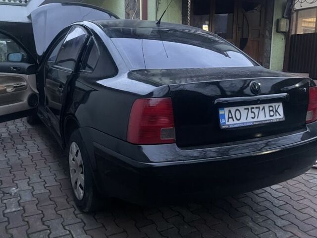 Черный Фольксваген Пассат, объемом двигателя 1.8 л и пробегом 300 тыс. км за 1900 $, фото 1 на Automoto.ua