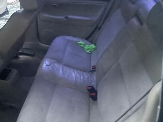 Черный Фольксваген Пассат, объемом двигателя 1.8 л и пробегом 300 тыс. км за 1900 $, фото 3 на Automoto.ua