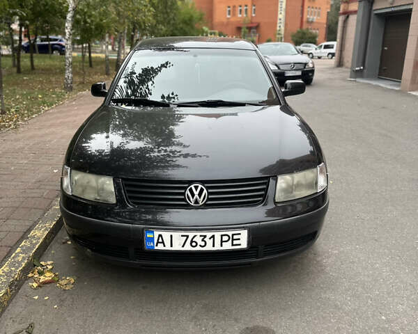 Чорний Фольксваген Пассат, об'ємом двигуна 1.6 л та пробігом 424 тис. км за 3300 $, фото 1 на Automoto.ua