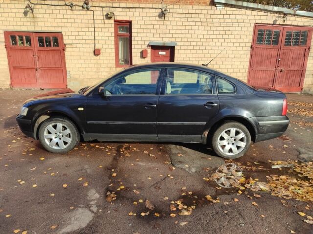 Черный Фольксваген Пассат, объемом двигателя 1.9 л и пробегом 365 тыс. км за 3700 $, фото 1 на Automoto.ua