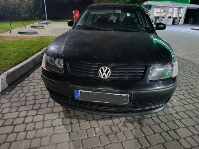 Чорний Фольксваген Пассат, об'ємом двигуна 1 л та пробігом 38 тис. км за 2214 $, фото 1 на Automoto.ua
