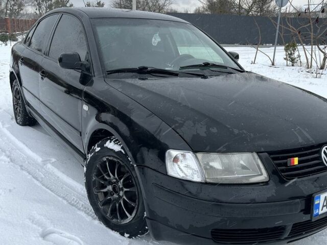 Черный Фольксваген Пассат, объемом двигателя 1.8 л и пробегом 331 тыс. км за 3300 $, фото 3 на Automoto.ua