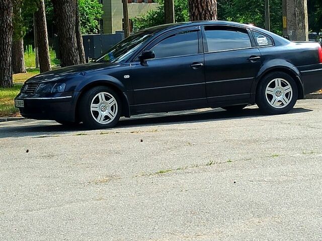 Черный Фольксваген Пассат, объемом двигателя 1.9 л и пробегом 300 тыс. км за 5000 $, фото 4 на Automoto.ua