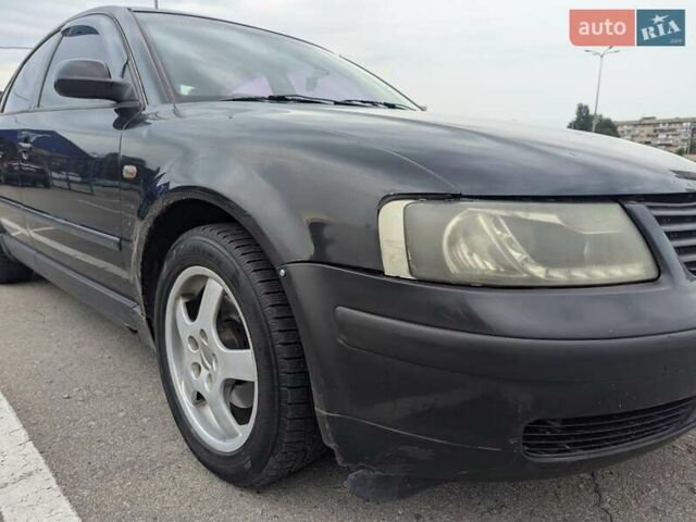 Чорний Фольксваген Пассат, об'ємом двигуна 1.8 л та пробігом 140 тис. км за 3500 $, фото 11 на Automoto.ua