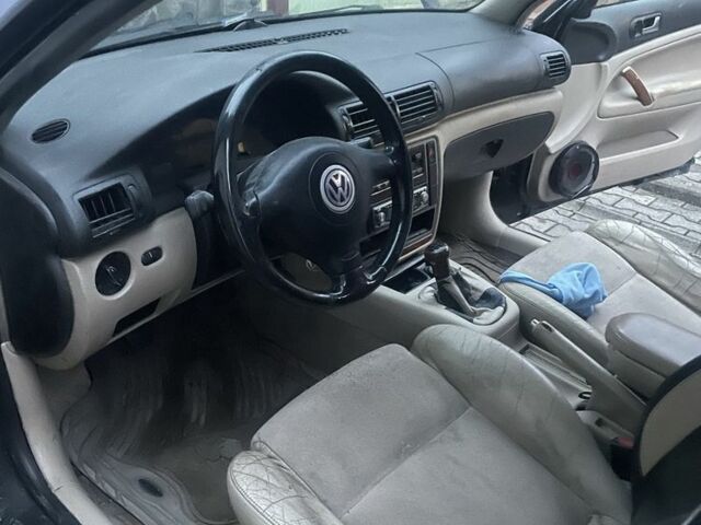 Черный Фольксваген Пассат, объемом двигателя 1.8 л и пробегом 300 тыс. км за 1900 $, фото 2 на Automoto.ua