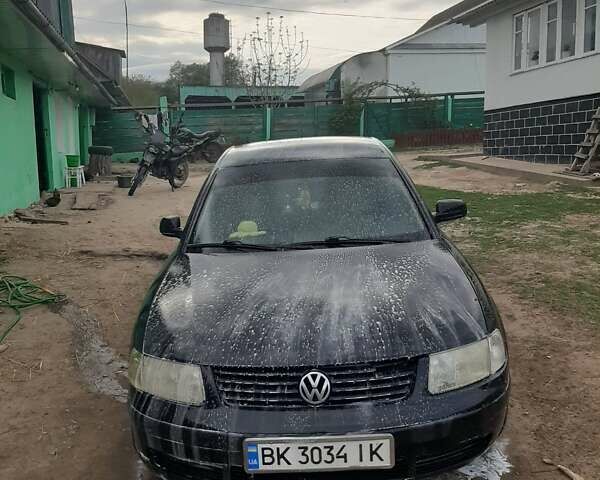 Чорний Фольксваген Пассат, об'ємом двигуна 1.8 л та пробігом 350 тис. км за 3333 $, фото 3 на Automoto.ua