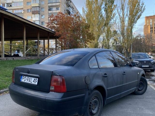 Черный Фольксваген Пассат, объемом двигателя 1.9 л и пробегом 273 тыс. км за 1600 $, фото 2 на Automoto.ua