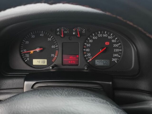 Черный Фольксваген Пассат, объемом двигателя 1.8 л и пробегом 435 тыс. км за 4300 $, фото 7 на Automoto.ua