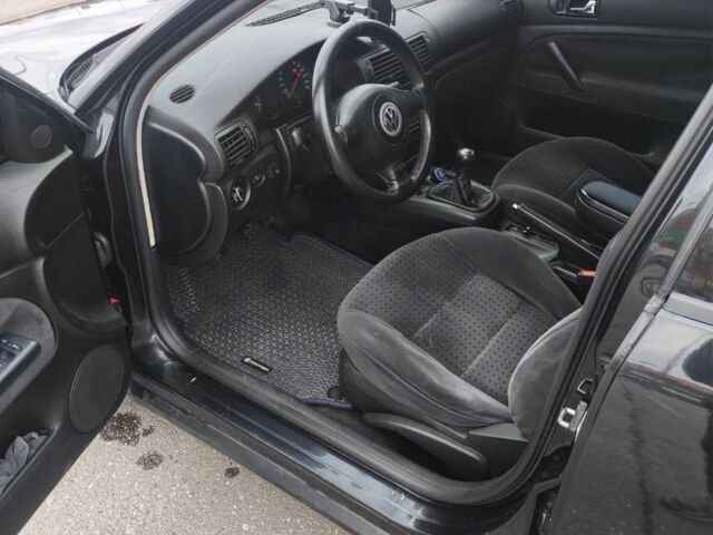 Черный Фольксваген Пассат, объемом двигателя 1.8 л и пробегом 435 тыс. км за 4300 $, фото 5 на Automoto.ua