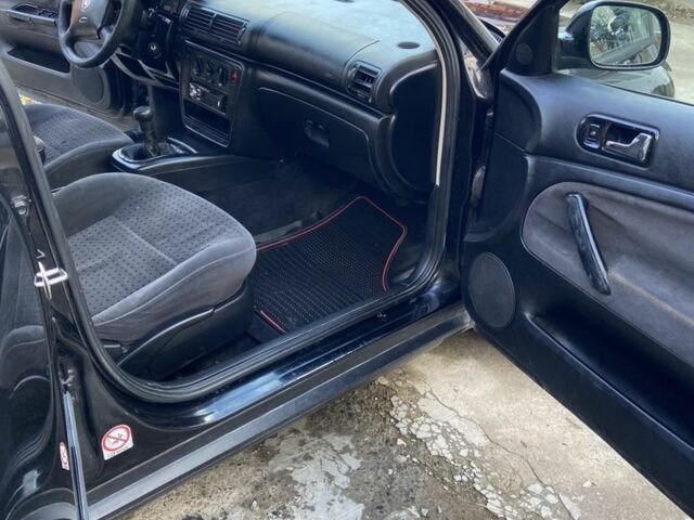 Черный Фольксваген Пассат, объемом двигателя 0 л и пробегом 300 тыс. км за 1650 $, фото 18 на Automoto.ua