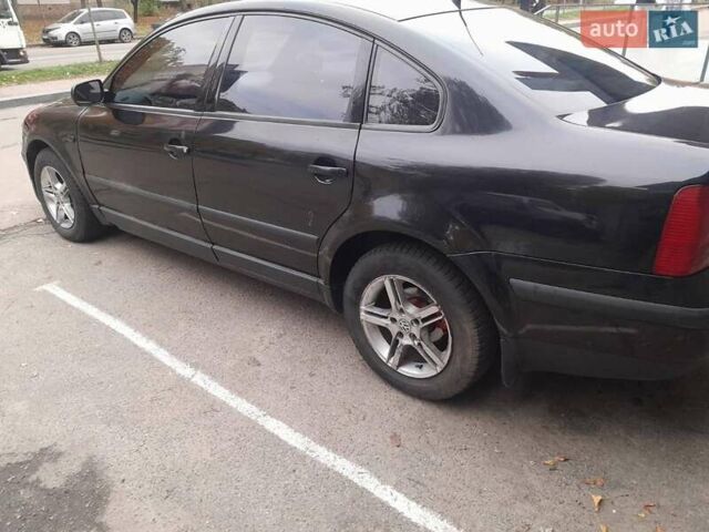 Черный Фольксваген Пассат, объемом двигателя 1.78 л и пробегом 378 тыс. км за 3600 $, фото 2 на Automoto.ua