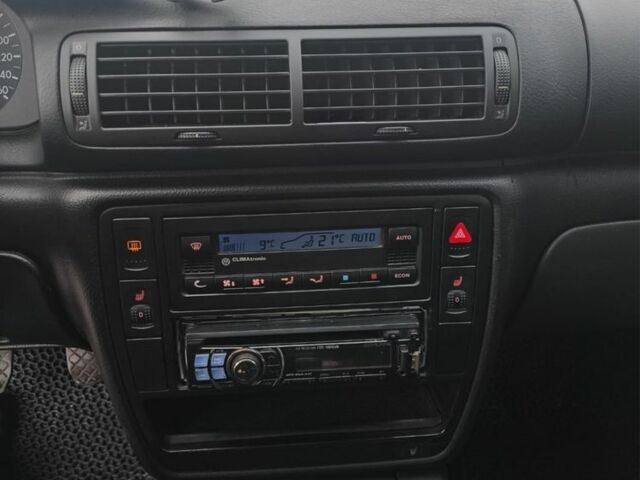 Черный Фольксваген Пассат, объемом двигателя 1.8 л и пробегом 435 тыс. км за 4300 $, фото 6 на Automoto.ua