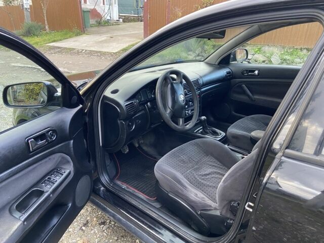 Черный Фольксваген Пассат, объемом двигателя 0 л и пробегом 300 тыс. км за 1650 $, фото 13 на Automoto.ua