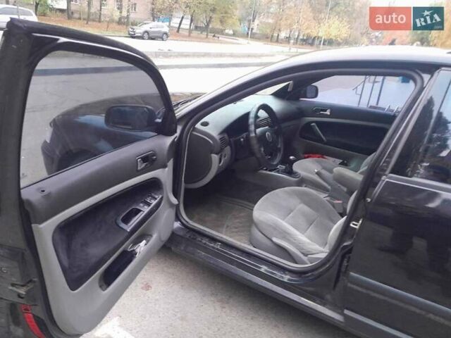 Черный Фольксваген Пассат, объемом двигателя 1.78 л и пробегом 378 тыс. км за 3600 $, фото 4 на Automoto.ua