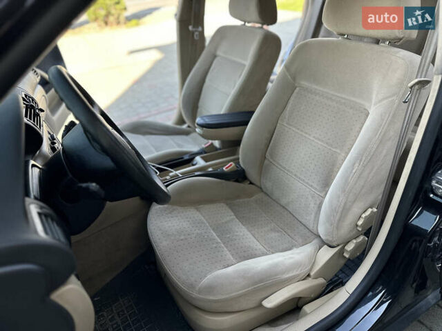 Черный Фольксваген Пассат, объемом двигателя 1.6 л и пробегом 249 тыс. км за 5100 $, фото 20 на Automoto.ua