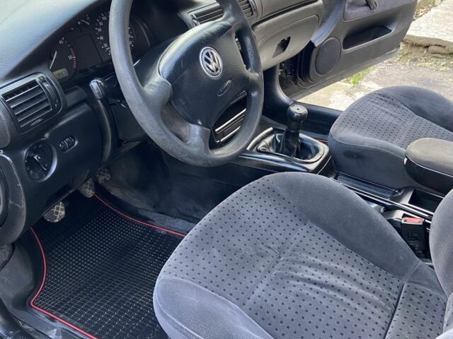 Черный Фольксваген Пассат, объемом двигателя 0 л и пробегом 300 тыс. км за 1650 $, фото 14 на Automoto.ua