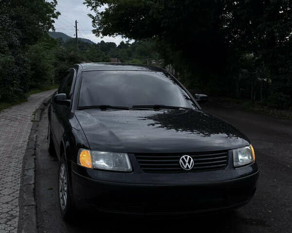 Черный Фольксваген Пассат, объемом двигателя 1.6 л и пробегом 249 тыс. км за 5100 $, фото 2 на Automoto.ua