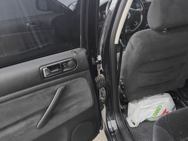 Черный Фольксваген Пассат, объемом двигателя 1.8 л и пробегом 435 тыс. км за 4300 $, фото 10 на Automoto.ua