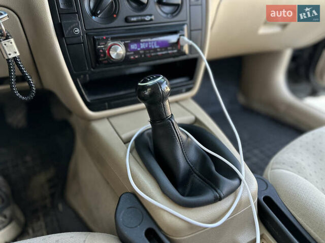 Черный Фольксваген Пассат, объемом двигателя 1.6 л и пробегом 249 тыс. км за 5100 $, фото 16 на Automoto.ua