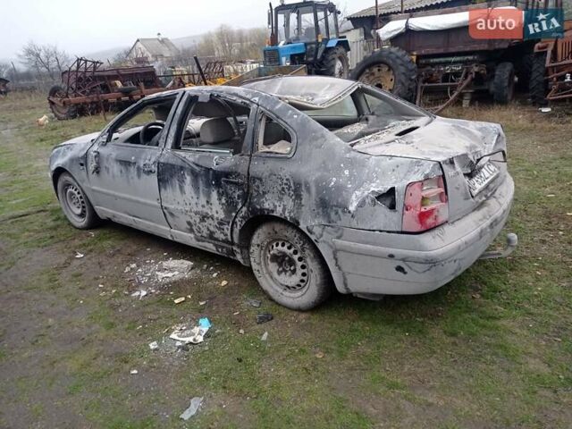 Черный Фольксваген Пассат, объемом двигателя 1.78 л и пробегом 315 тыс. км за 1500 $, фото 3 на Automoto.ua