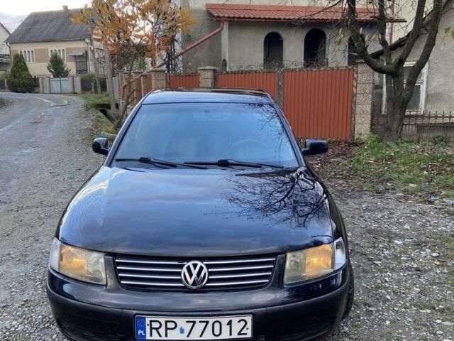 Черный Фольксваген Пассат, объемом двигателя 0 л и пробегом 300 тыс. км за 1650 $, фото 1 на Automoto.ua