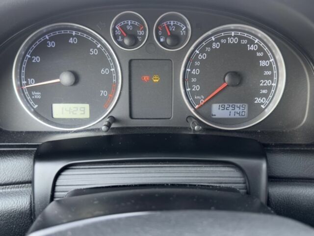 Черный Фольксваген Пассат, объемом двигателя 1.6 л и пробегом 194 тыс. км за 6000 $, фото 6 на Automoto.ua