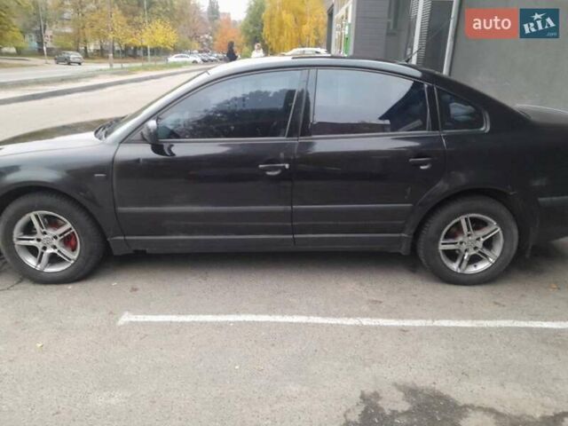 Черный Фольксваген Пассат, объемом двигателя 1.78 л и пробегом 378 тыс. км за 3600 $, фото 5 на Automoto.ua