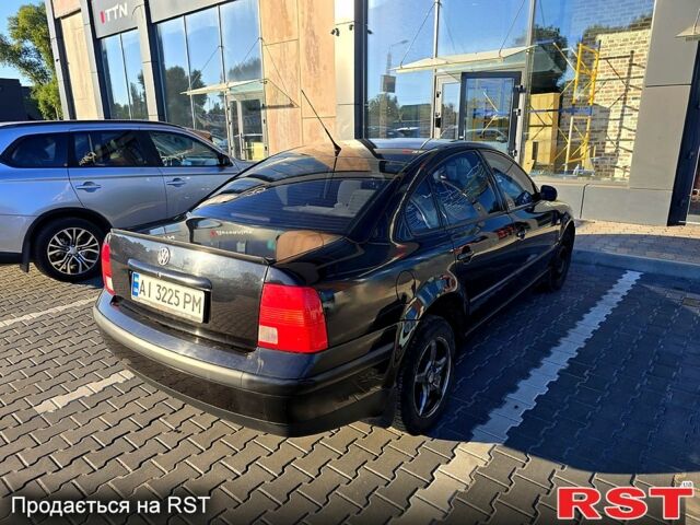 Черный Фольксваген Пассат, объемом двигателя 1.8 л и пробегом 376 тыс. км за 3350 $, фото 2 на Automoto.ua