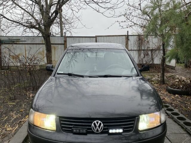 Чорний Фольксваген Пассат, об'ємом двигуна 1.9 л та пробігом 3 тис. км за 1600 $, фото 2 на Automoto.ua