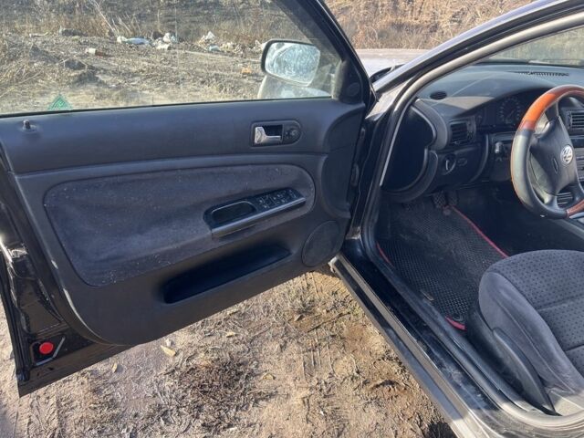 Черный Фольксваген Пассат, объемом двигателя 1.9 л и пробегом 450 тыс. км за 1700 $, фото 5 на Automoto.ua