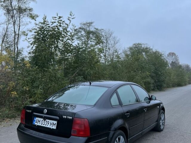 Черный Фольксваген Пассат, объемом двигателя 2.5 л и пробегом 400 тыс. км за 3300 $, фото 2 на Automoto.ua