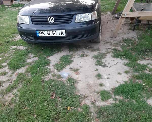 Чорний Фольксваген Пассат, об'ємом двигуна 1.8 л та пробігом 350 тис. км за 3333 $, фото 4 на Automoto.ua