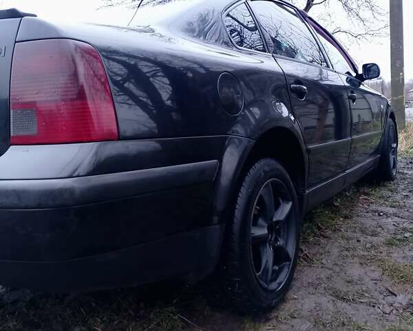 Черный Фольксваген Пассат, объемом двигателя 1.9 л и пробегом 464 тыс. км за 3700 $, фото 7 на Automoto.ua