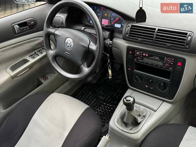 Чорний Фольксваген Пассат, об'ємом двигуна 1.78 л та пробігом 327 тис. км за 3900 $, фото 7 на Automoto.ua