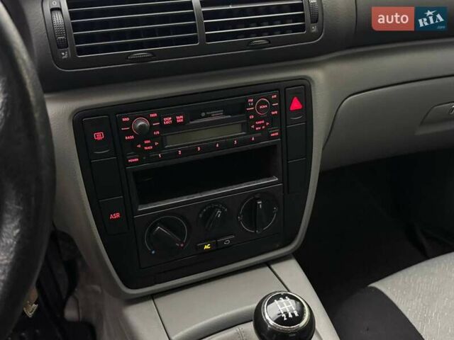 Чорний Фольксваген Пассат, об'ємом двигуна 1.78 л та пробігом 327 тис. км за 3900 $, фото 23 на Automoto.ua