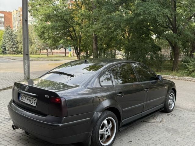 Чорний Фольксваген Пассат, об'ємом двигуна 1.9 л та пробігом 300 тис. км за 2550 $, фото 6 на Automoto.ua