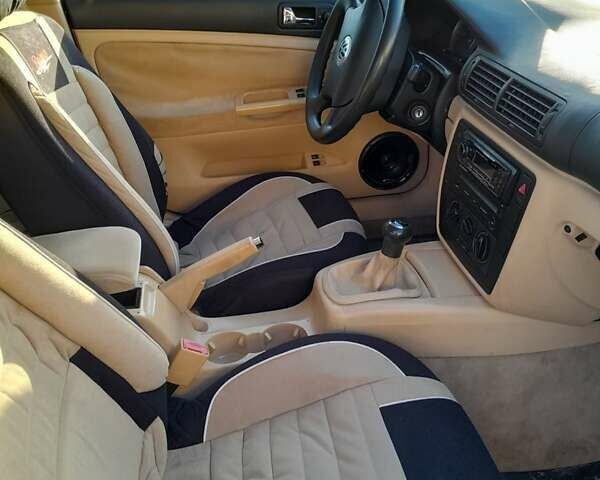 Чорний Фольксваген Пассат, об'ємом двигуна 1.6 л та пробігом 245 тис. км за 4850 $, фото 5 на Automoto.ua