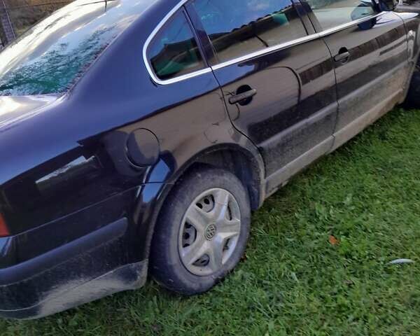 Чорний Фольксваген Пассат, об'ємом двигуна 1.6 л та пробігом 245 тис. км за 4850 $, фото 6 на Automoto.ua