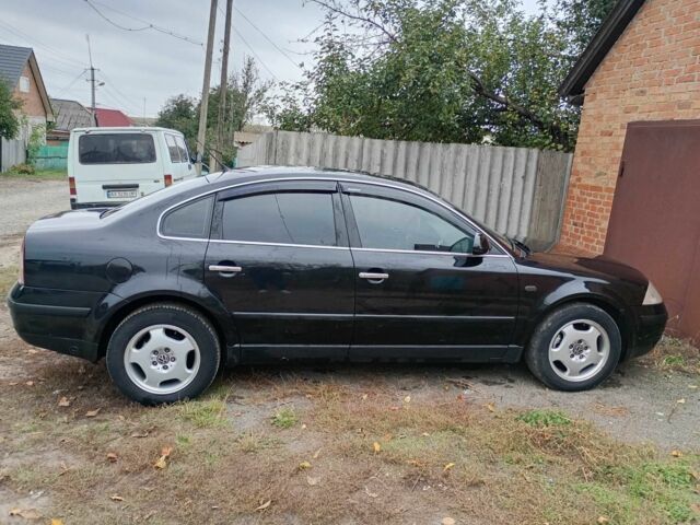 Черный Фольксваген Пассат, объемом двигателя 1.6 л и пробегом 265 тыс. км за 4800 $, фото 1 на Automoto.ua