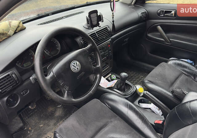 Черный Фольксваген Пассат, объемом двигателя 1.8 л и пробегом 331 тыс. км за 4100 $, фото 4 на Automoto.ua