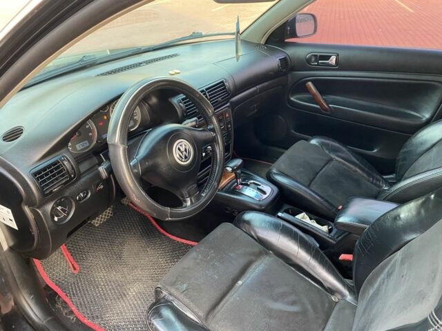 Черный Фольксваген Пассат, объемом двигателя 1.8 л и пробегом 300 тыс. км за 3250 $, фото 4 на Automoto.ua