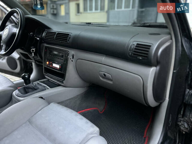 Черный Фольксваген Пассат, объемом двигателя 1.9 л и пробегом 409 тыс. км за 4650 $, фото 68 на Automoto.ua