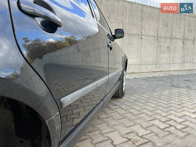 Черный Фольксваген Пассат, объемом двигателя 1.6 л и пробегом 258 тыс. км за 4499 $, фото 24 на Automoto.ua