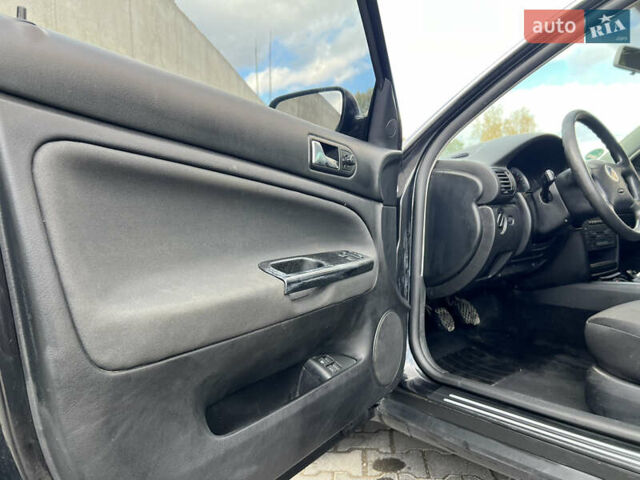 Черный Фольксваген Пассат, объемом двигателя 1.6 л и пробегом 258 тыс. км за 4499 $, фото 25 на Automoto.ua