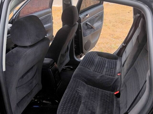 Черный Фольксваген Пассат, объемом двигателя 1.6 л и пробегом 340 тыс. км за 3500 $, фото 7 на Automoto.ua