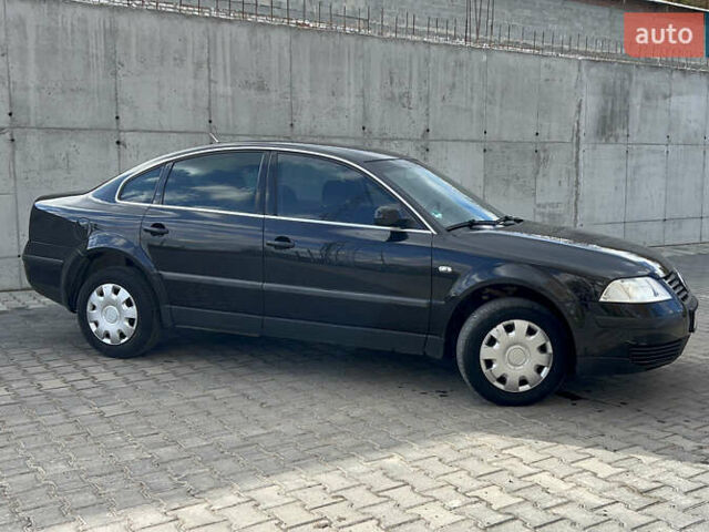 Черный Фольксваген Пассат, объемом двигателя 1.6 л и пробегом 258 тыс. км за 4499 $, фото 4 на Automoto.ua