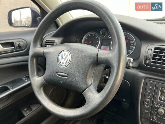 Черный Фольксваген Пассат, объемом двигателя 1.6 л и пробегом 258 тыс. км за 4499 $, фото 23 на Automoto.ua